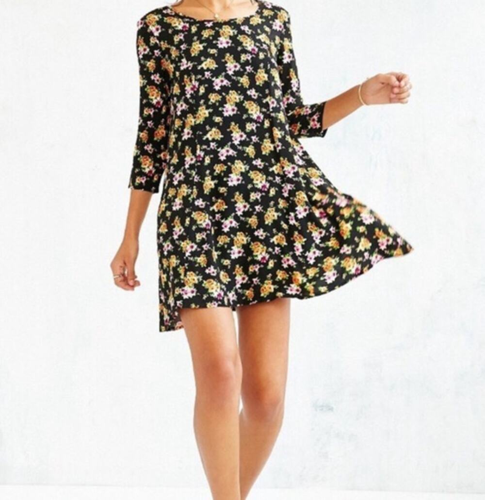 Urban Outfitters Kimchi Blue romantic floral print mini swing dress XS